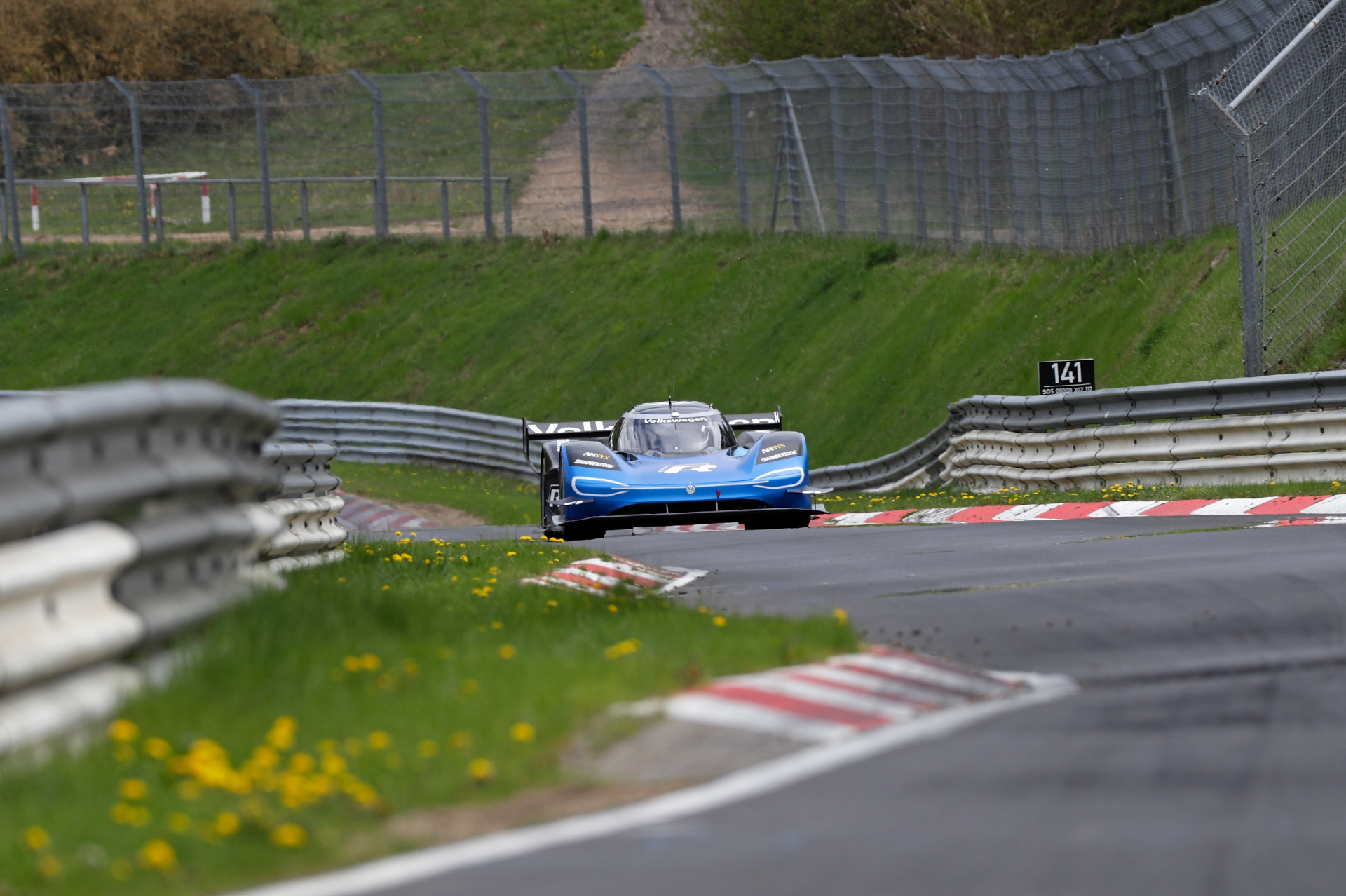 VolkswagenIDR_Test1Nurburgring_05